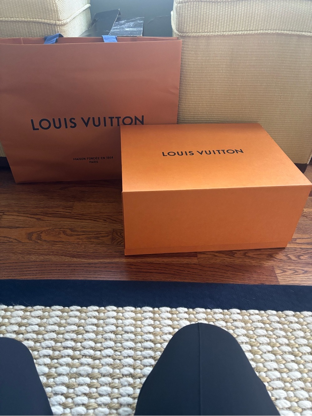 Authentic Louis Vuitton OnTheGo MM Monogram Empreinte Black Like New - Picture 11 of 15